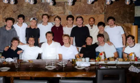 Пилотите във Формула 1 с традиционната си вечеря преди финала на сезона - 1