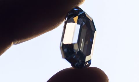 Продават най-големия син диамант в света - 1