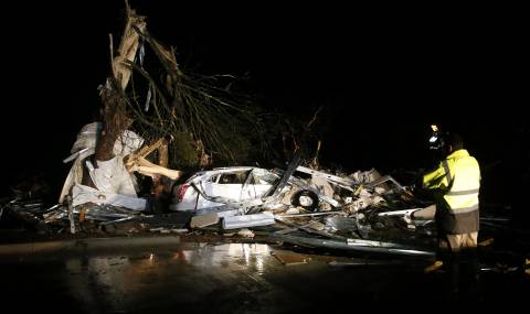 Торнадо уби петима в Тексас (Видео) - 1