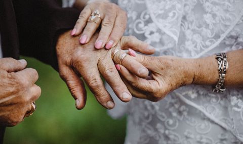 Влюбени пенсионери се ожениха в дом за възрастни (ВИДЕО) - 1