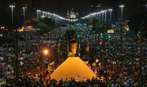 1 милион протестират в Бразилия, 1 загинал - 1