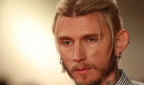 Machine Gun Kelly твърди, че може да е… извънземен (ВИДЕО) - 1