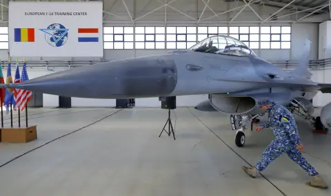 Нидерландия предоставя още три F-16 за обучението на украински пилоти в Румъния - 1