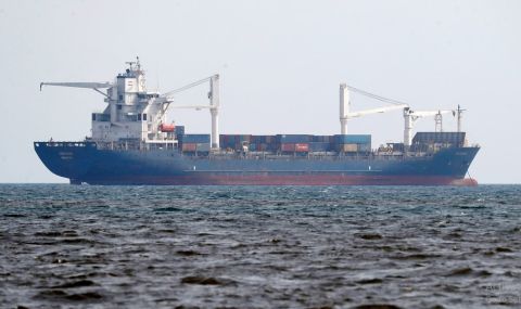 Йеменските хуси отвлякоха кораб в Червено море с българи сред екипажа - 1