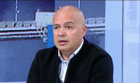 Георги Свиленски: Радев да каже защо бави свикването на парламента - 1