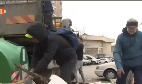 Volunteers help clean up the Lyulin district of the capital  - 1