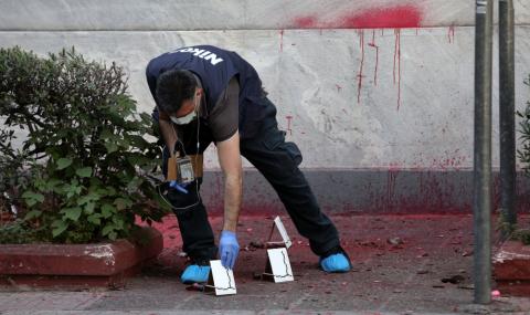 Анархисти нападнаха американското посолство в Атина - 1