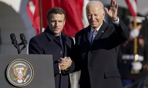 Emmanuel Macron: Joe Biden has shown tremendous courage  - 1