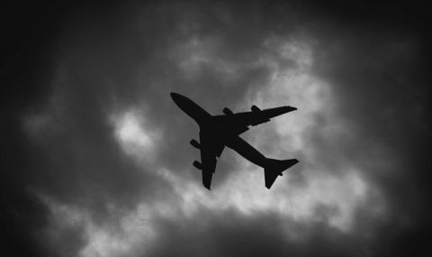 Критична ситуация в небето! Български самолет кацна аварийно в Ница - 1