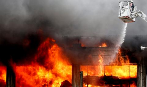 Десетки пострадали при пожар на турски остров - 1