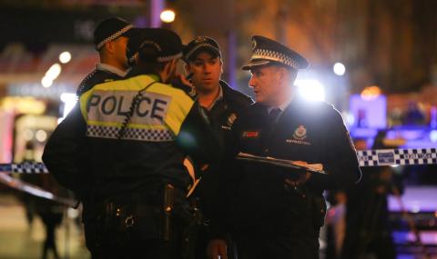 Мъж нападна с нож минувачи в Сидни - 1
