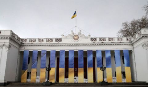 Русия обяви, че е поразила с ракети военно летище край Одеса  - 1