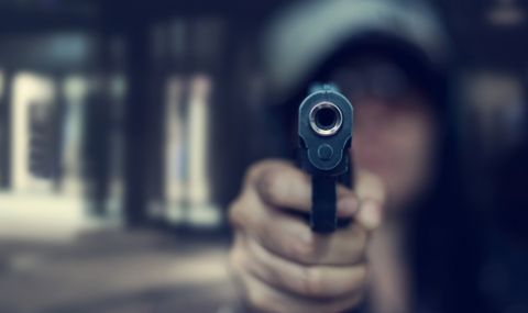 Мъж стреля с пистолет на булевард в Пловдив - 1