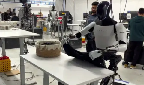 Илон Мъск показа как хуманоидният робот Tesla Optimus сгъва тениска (ВИДЕО) - 1