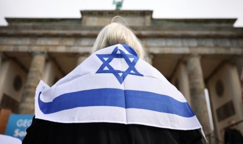 Президентът на Германия Франк-Валтер Щайнмайер откри митинг в подкрепа на Израел - 1