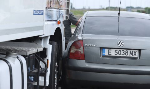 Акция на полицията на "Ботевградско шосе" и камион и кола се удариха - 1