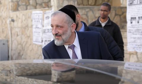 Още драми за Нетаняху! Израелски ключов министър беше освободен от поста след решение на правосъдието - 1