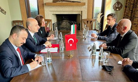 Министър Събев и турският му колега обсъждат транспортната свързаност между страните ни - 1