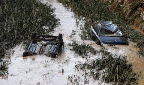 Потоп в Испания! Река отнесе шофьор - 1