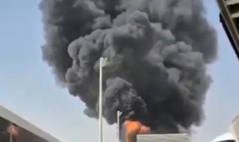 Riyadh airport suspended after missile attack - 1
