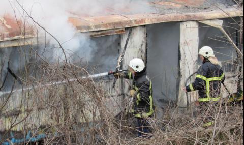 Човешки останки са открити след пожар във фургон - 1