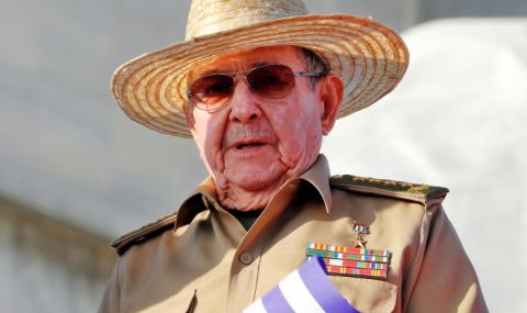 Раул Кастро почете паметта на Уго Чавес с посещение във Венецуела - 1