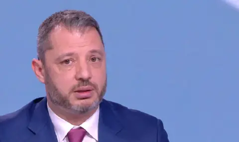 Делян Добрев: "Великият, смел премиер от билбордовете" Денков се уплаши и дебатът пропадна - 1