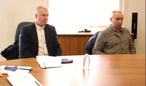 Легенда на Левски към Сираков и Стоилов: Клубът няма пари, а привличат чужденци?! - 1