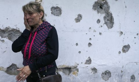 Окупаторите обстрелват жилищни сгради в Украйна - 1