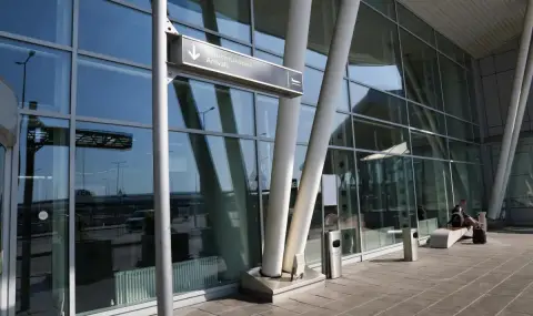 New scandal at Sofia Airport: Airline removes child in wheelchair from plane  - 1