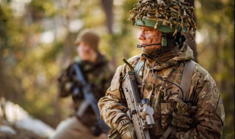 Великобритания постави 1000 войници в готовност заради Украйна - 1