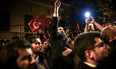 Турция внася искове заради изгарянето на Корана в Швеция  - 1