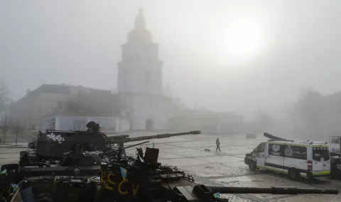 Kiev woke up under a thick fog of smoke and soot after Russian strikes - 1