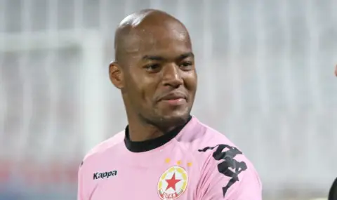 Емблематичният вратар Райс Мболи се завръща на терена на 39 години - 1