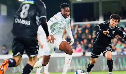 Лудогорец води тройна битка за халф - 1