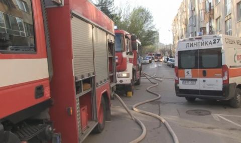 Пожар в Русе, евакуираха жилищен блок  - 1