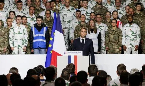 Soldier leaves stage during Macron's speech  - 1