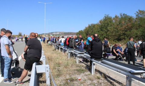 Протестиращите и властта се срещат в 11 ч. в Парламента - 1
