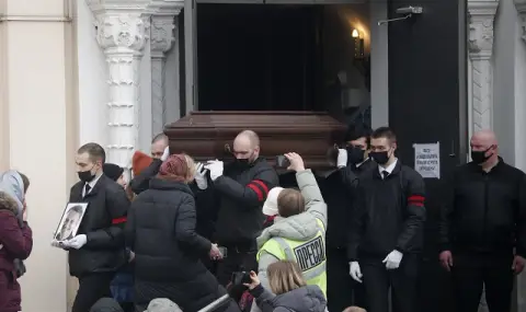 Как беше видяно погребението на Алексей Навални от Москва - 1