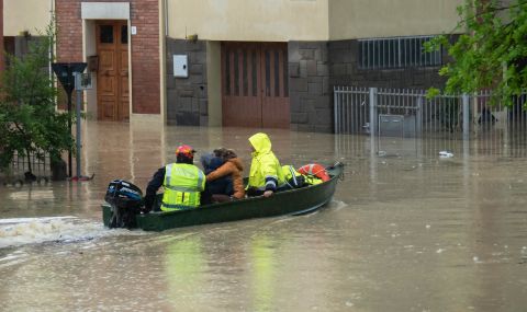 9 жертви на опустошителните наводнения в Италия - 1
