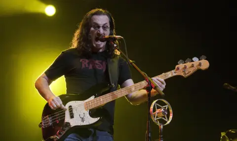 Легендите от RUSH тръгват на турне в памет на барабаниста Нийл Пърт, замества го дама - Аника Нийлс - 1