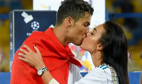 Кристиано Роналдо с мил поздрав към Джорджина  - 1