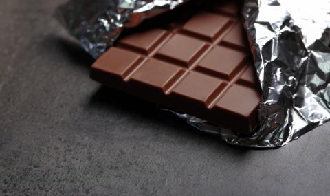 Уволниха служителка, защото изяла шоколада на колежка - 1