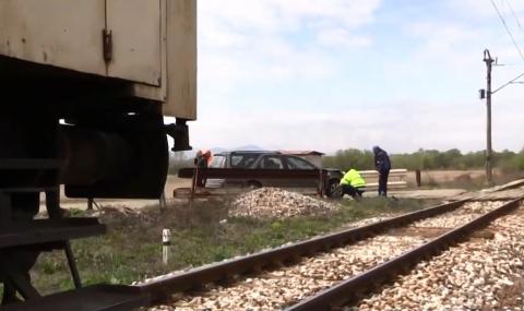 Кола се блъсна в бързия влак София - Бургас - 1