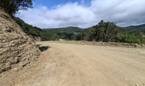 Напредва строителството на пътя до Зографския манастир  - 1