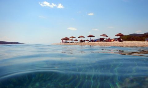 Централният плаж в Черноморец остава без спасители и лекари - 1