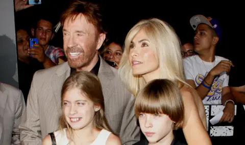 Децата на Чък Норис му отдадоха почит с прочувствени обръщения след смъртта му (СНИМКИ) - 1