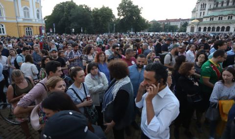 Два протеста се провеждат пред Народното събрание - 1