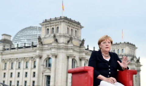 Меркел: Германия допусна грешки с бежанците - 1