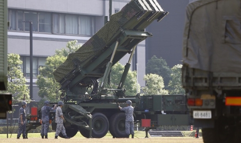 Военният министър на Япония иска още пари за отбрана - 1